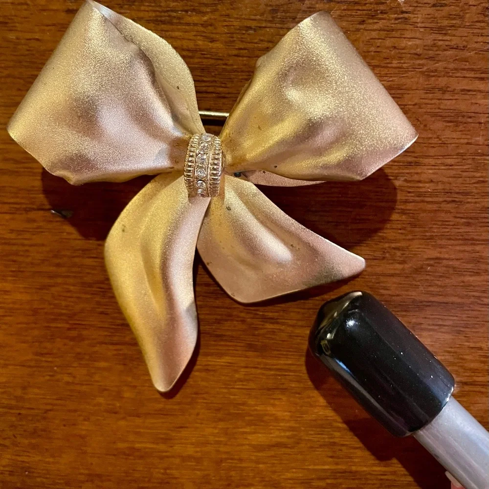 Vintage Gold-tone Bow Brooch with Crystal Accents - Picture 4 of 11